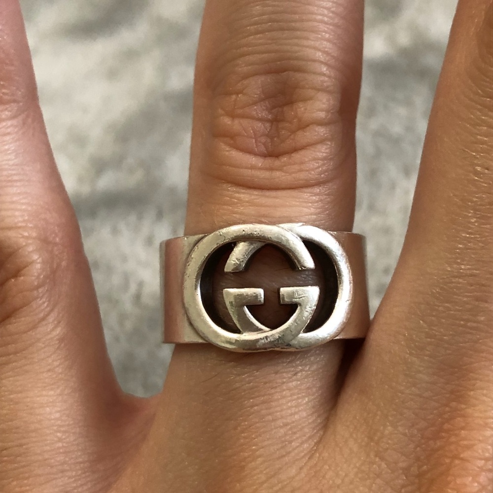 Gucci Silver Logo Ring - Picture 2 of 3